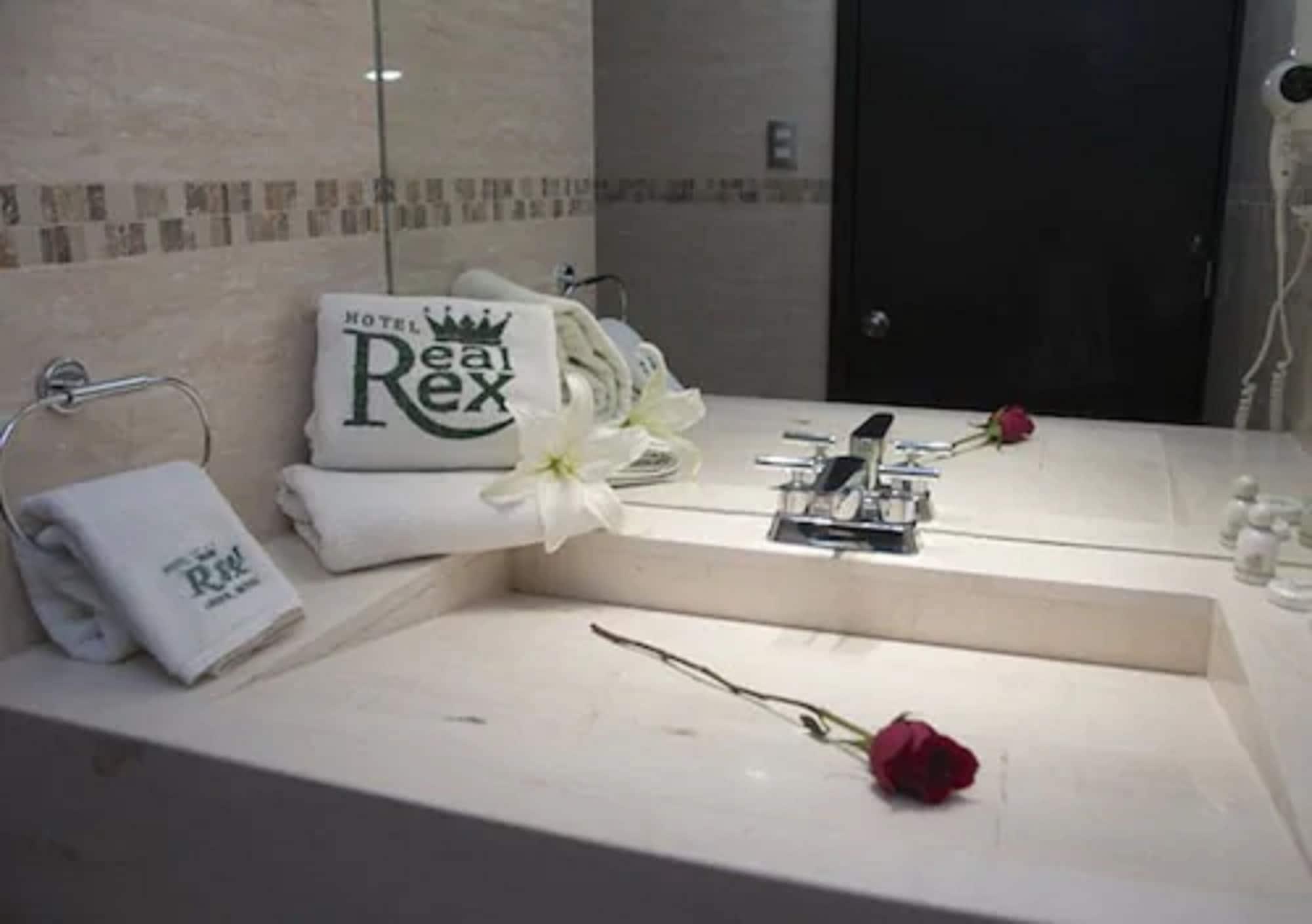 Hotel Real Rex León Exteriör bild